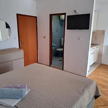 R&b Radalj マカルスカ