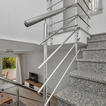 R&b Radalj アパート マカルスカ